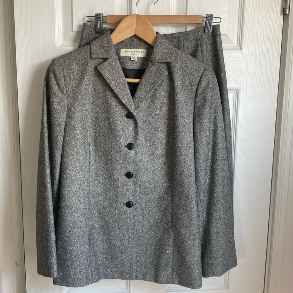 Lord and Taylor wool blend skirt suit size 6P petite black/white jacket/skitt